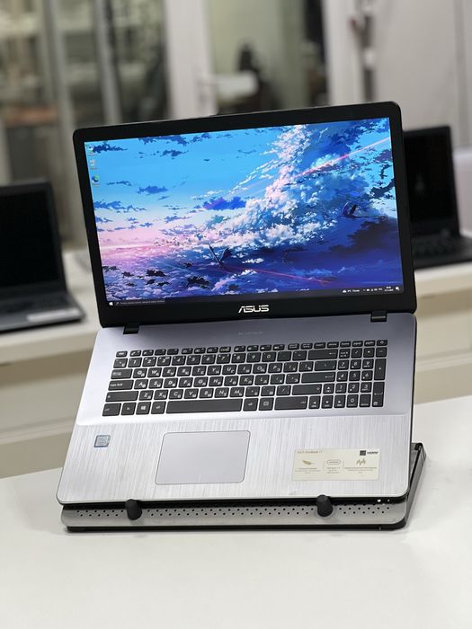 ASUS Vivobook 17 дюйм | GeForce 920MX | 8Gb ОЗУ | SSD 256Gb