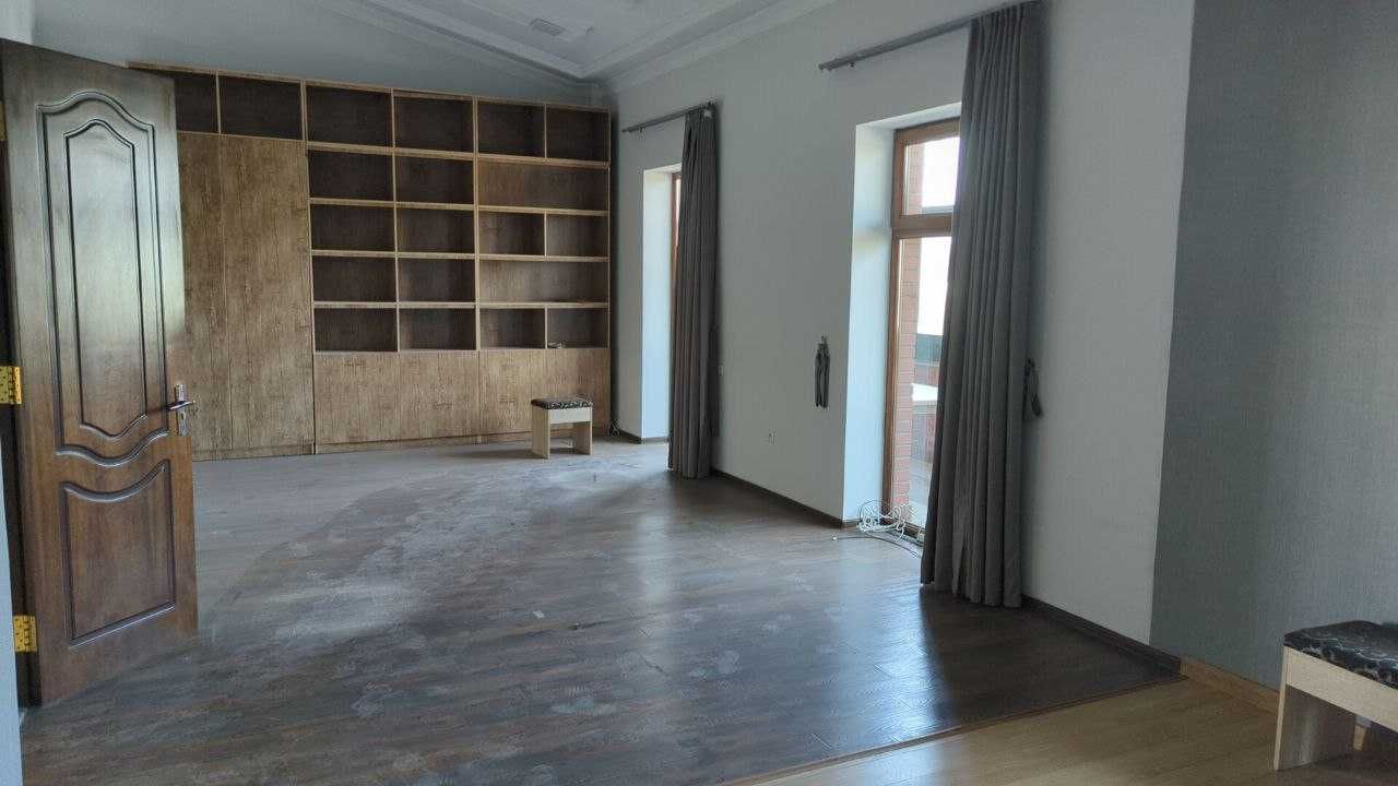 Сдаётся Здание Вдоль Дороги 1053м2 Яккасарайский р-н(N199)