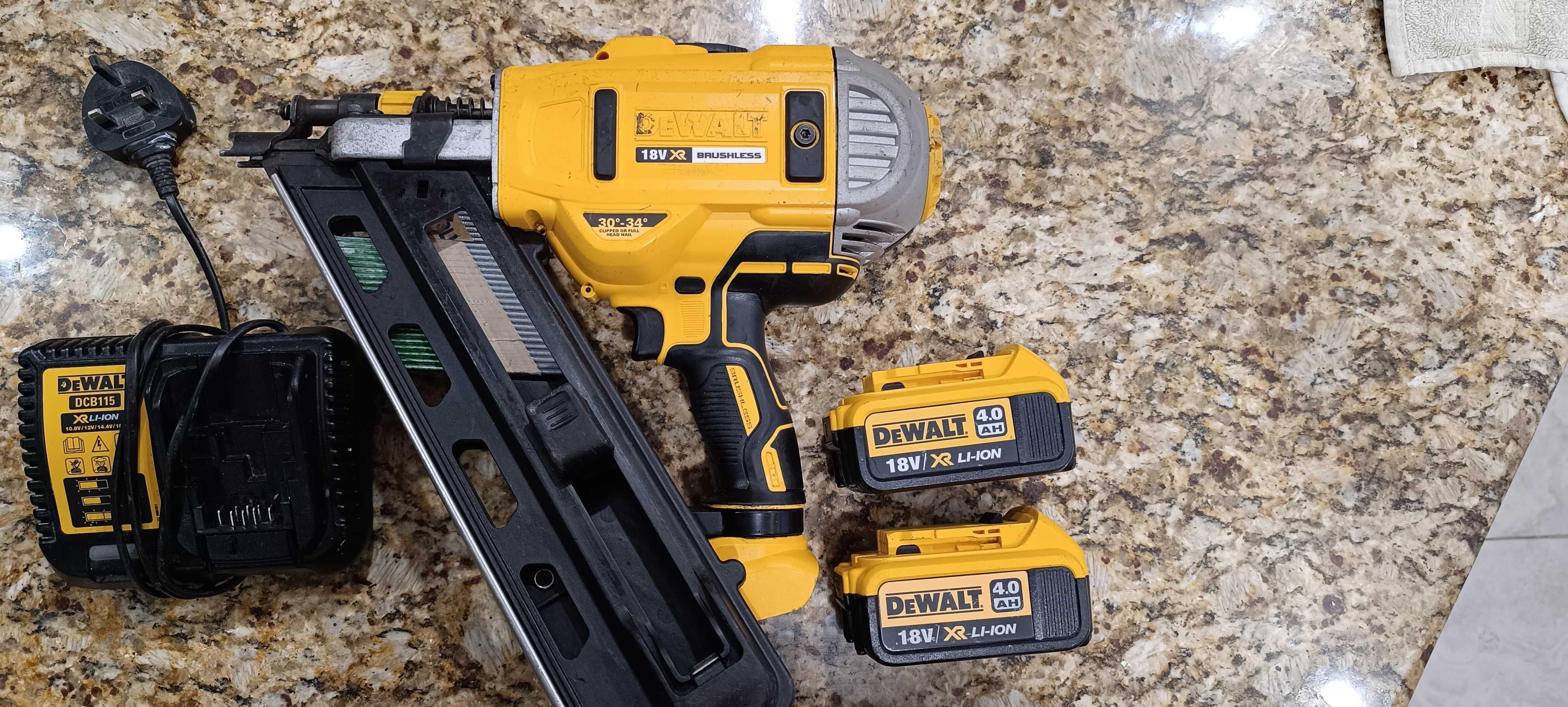 Такер Dewalt DCN692