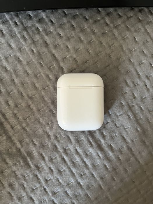 Кейс от airpods2 с правым наушником, оригинал