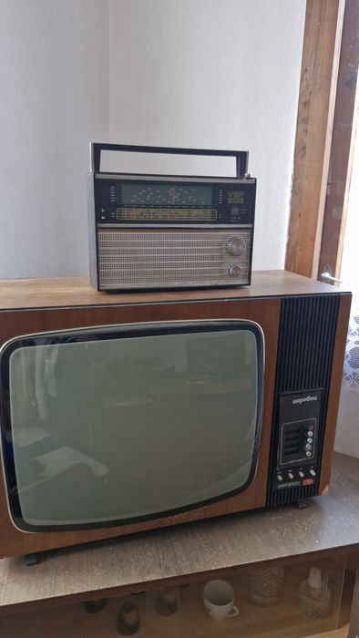 Стар телевизор Царевец и радио VEF 206
