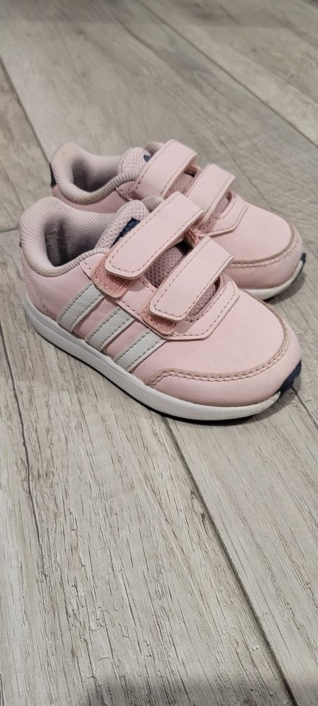 Vând Adidas marimea 21