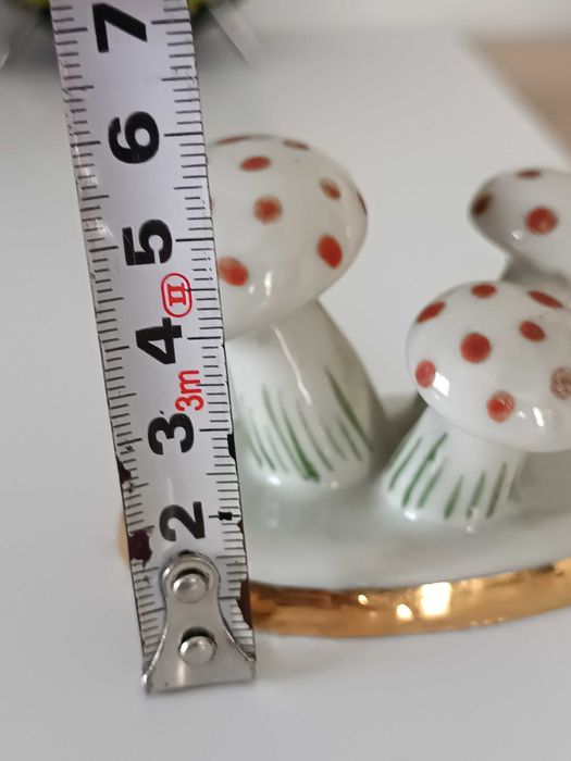 Българска, порцеланова фигурка