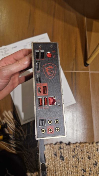 Дъно MSI Z390 с процесор i9 9900k, рам Corsair 32GB и ССД 2x512GB Sams