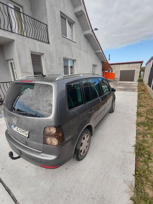 Vând Volkswagen Touran