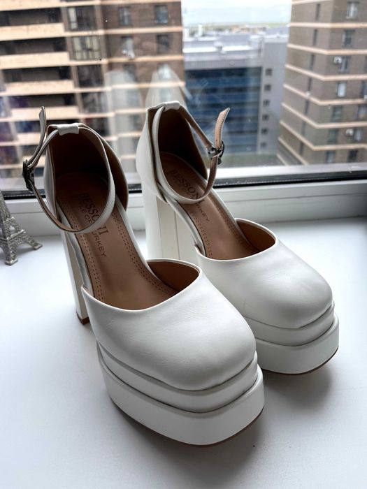Туфли Besson Style — белые, на каблуке