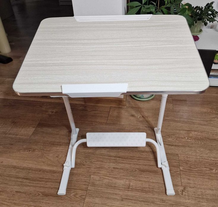 Masă pliabilă pentru laptop