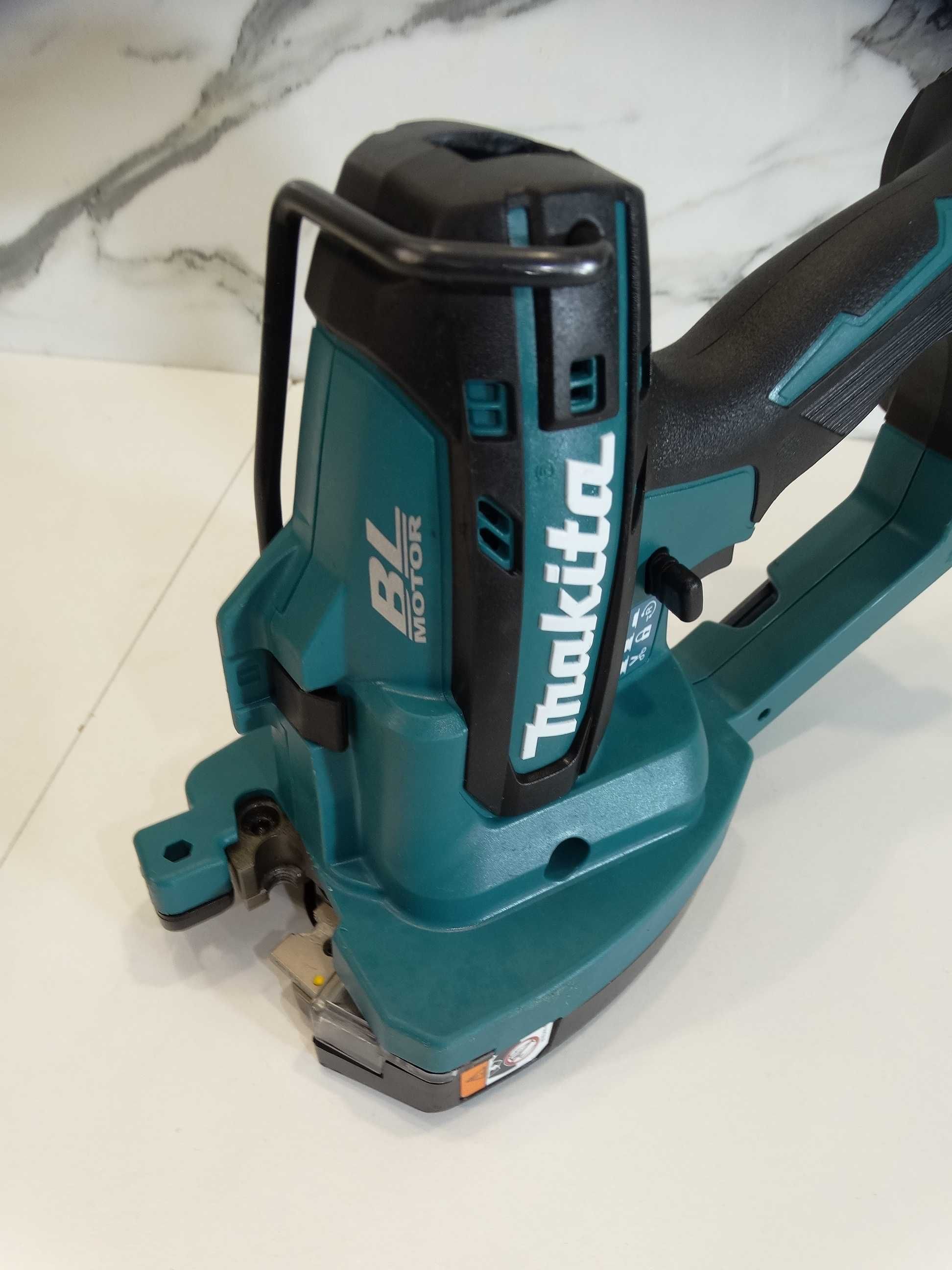 Makita DSC 102 - Машина за рязане на шпилки