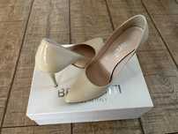 Pantofi  stiletto ,impecabili