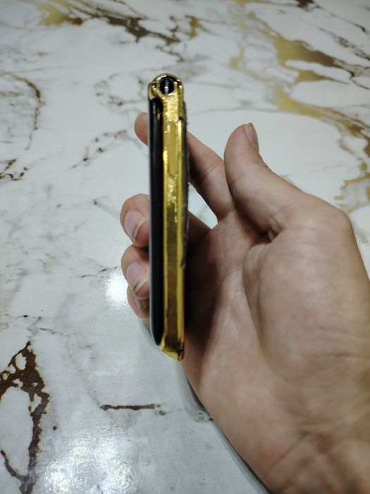 Motorola v8 Luxury Gold Edition