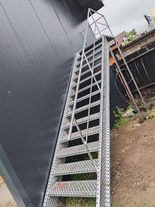 Scări zincate galvanizate pentru exterior