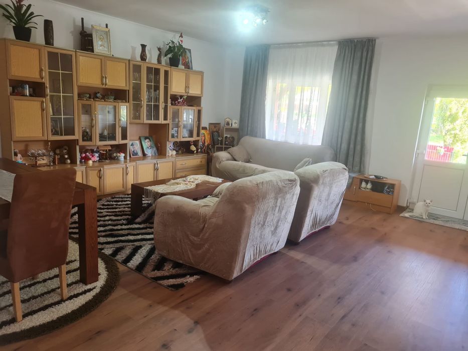 Casa de vanzare în Sarca – tot ce ai nevoie pentru confortul tau!
