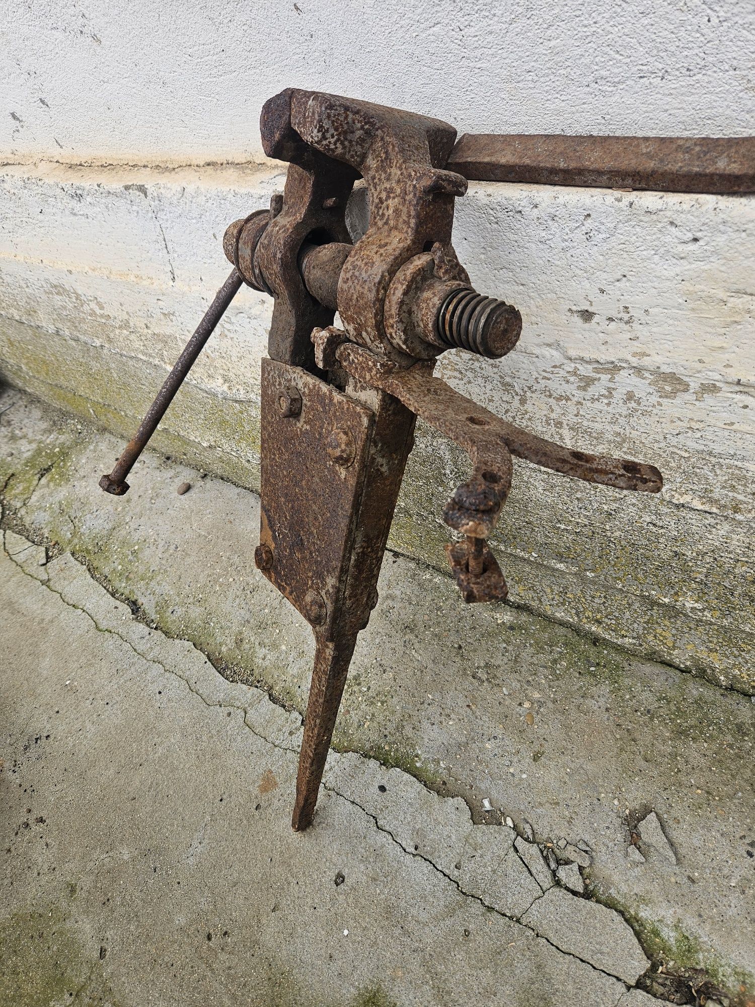 Menghină fierărie