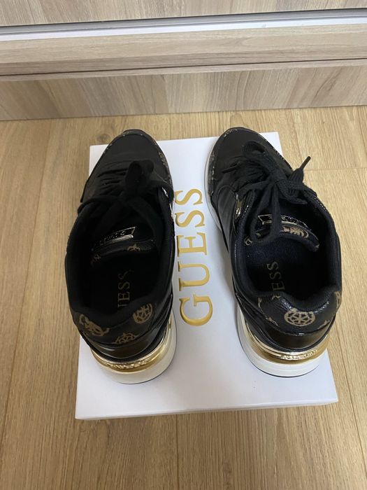 Дамски маратонки GUESS