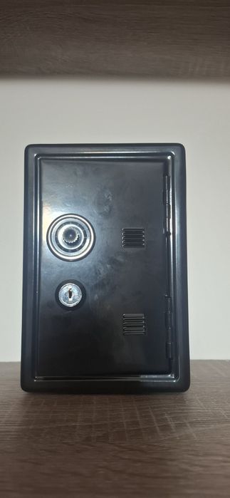 Cutie sigură din metal rezistentă cu două chei  (11,94x9,91x18,03 cm).