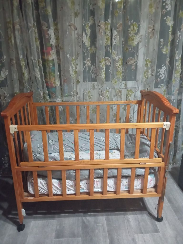 Продам манеж с люлькой