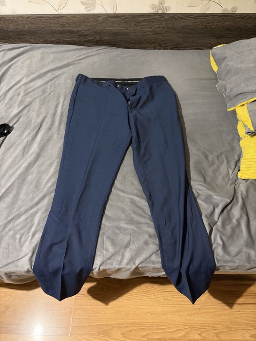 Син мъжки костюм