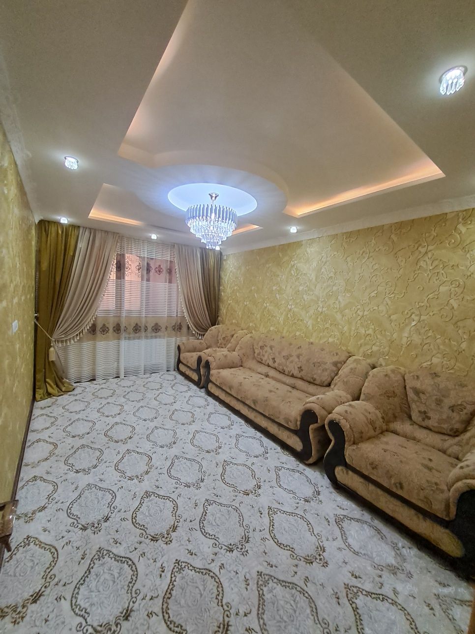 Продаю свою 2х переделанную в4хкомнатную Югославскую квартиру