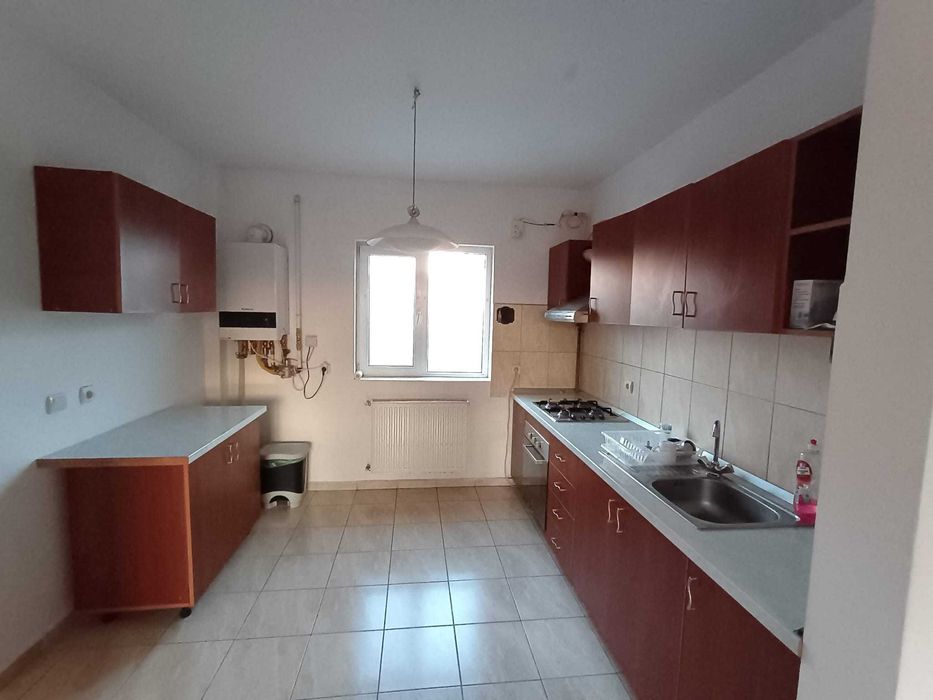 Proprietar,ofer spre inchiriere casă 4 camere, Cartier Europa