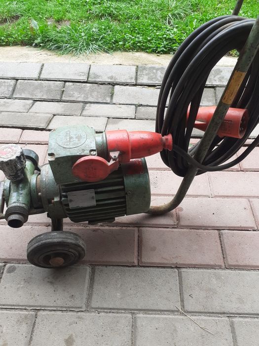 Motor trifazic cu cablu