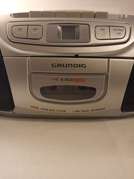 Grundig - Casetofon auto stop, CD, Radio FM și AM