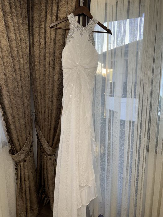 Бяла рокля чисто нова