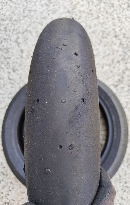 Гуми пълен слик Pirelli, Dunlop