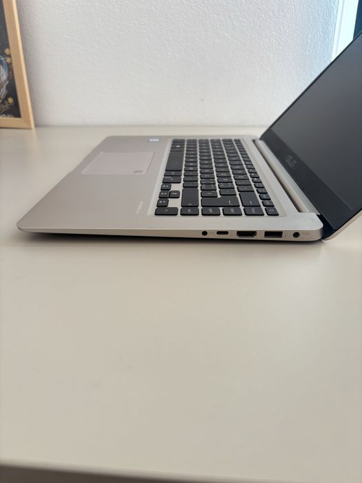 Asus ultra slim• i5-8th gen• 256gb ssd• 15” infinity edge.