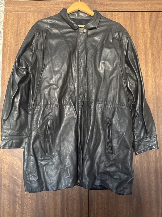 Продается черная кожанная куртка 44 размера