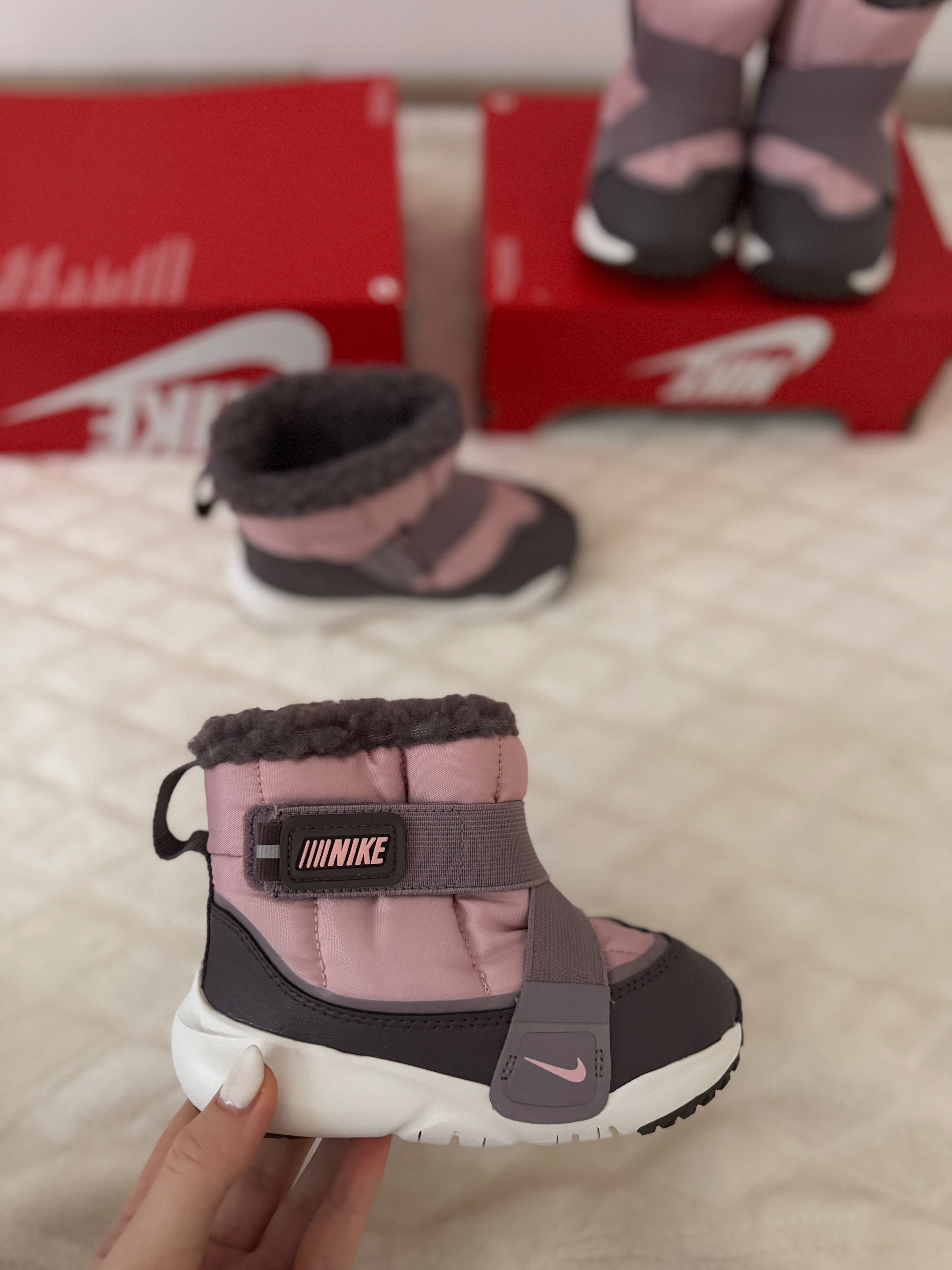 Нови детски ботушки Nike,размер: 21 и 23.5