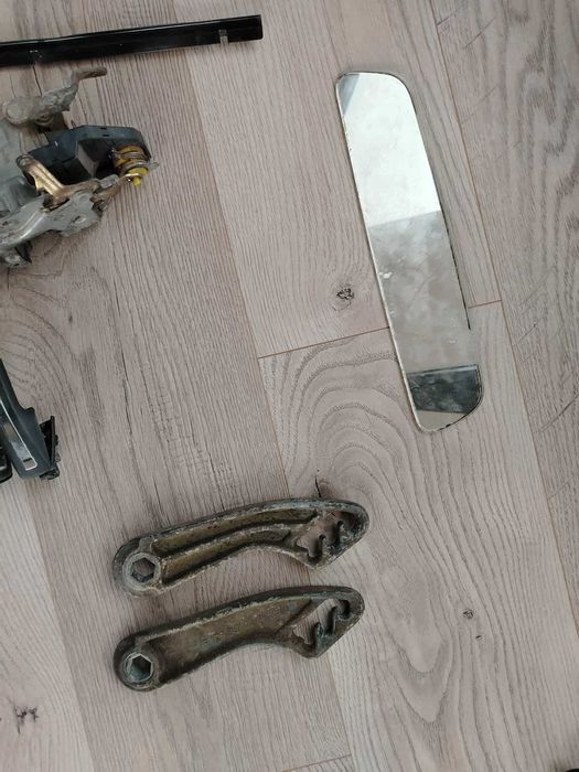 Части за мерцедес w124 купе салон подлаътник и др.