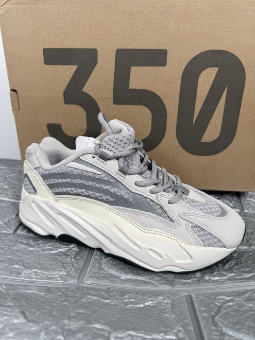 Yeezy 700 Static