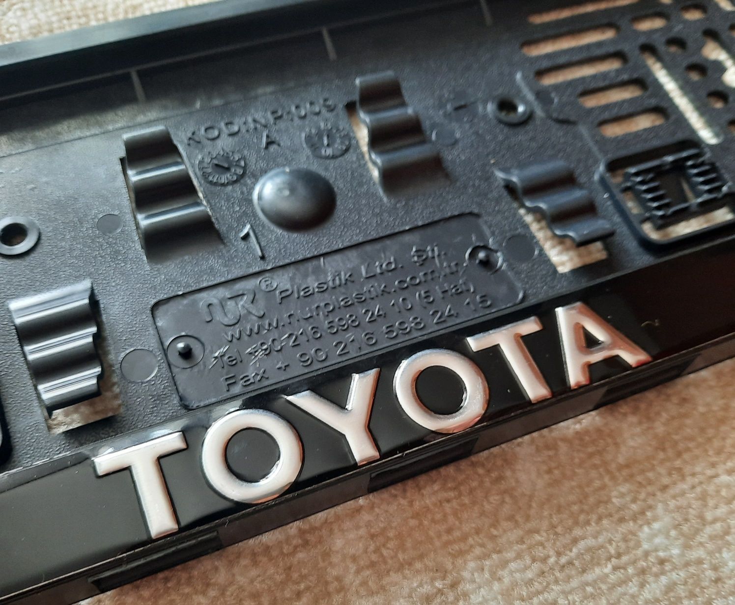 Табела , рамка , стойка , подложка за  регистрационен номер на Toyota