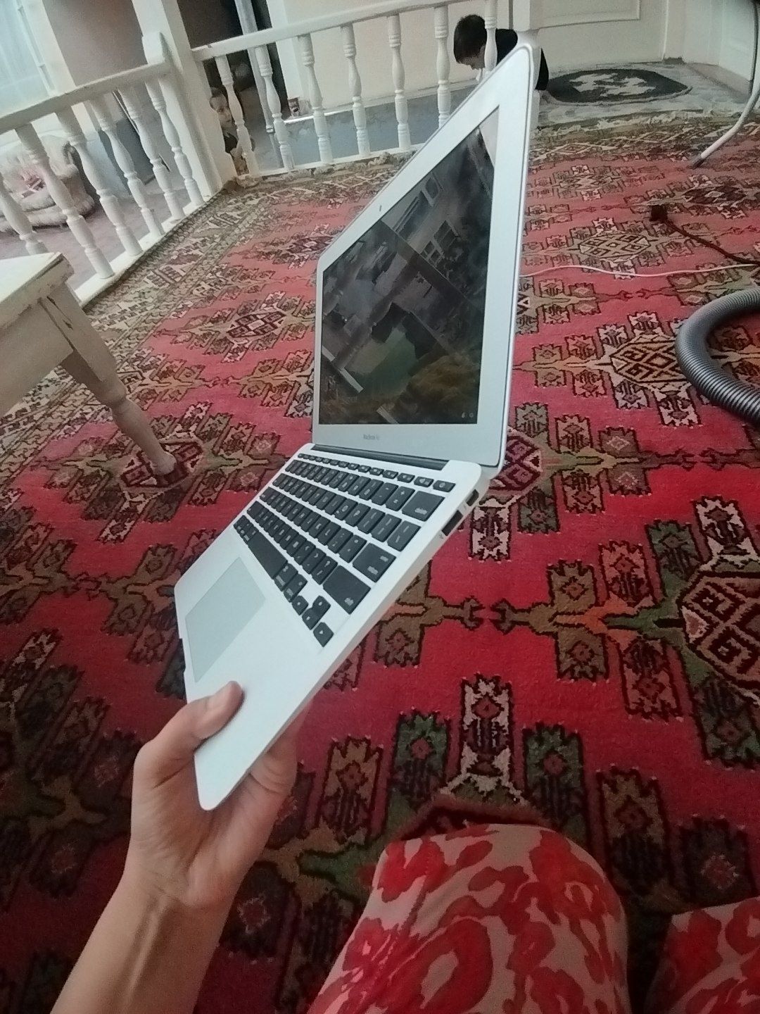 Maccbook sotiladi