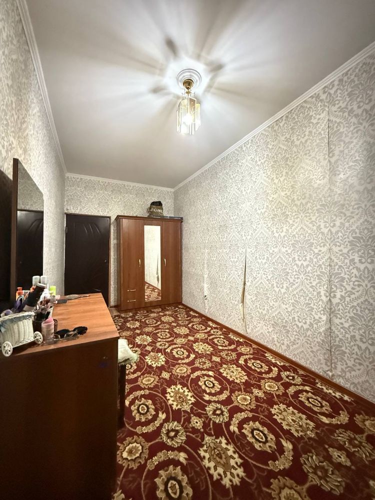 Метро Линя Юнусабод 11.кв 5дом 2/4/4 Срочно квартира