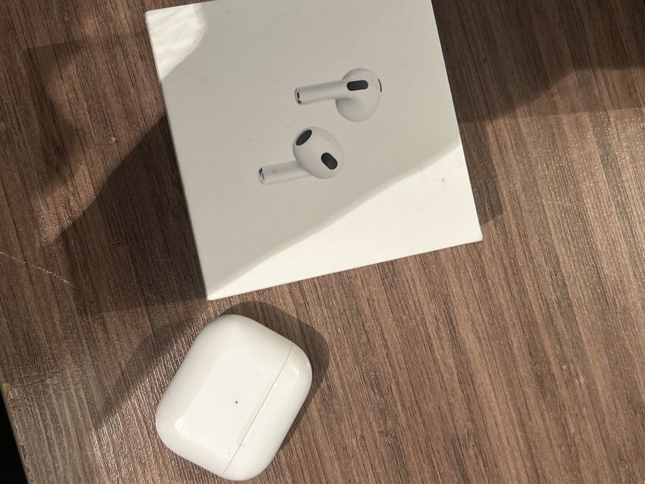 Продам кейс от airpods3