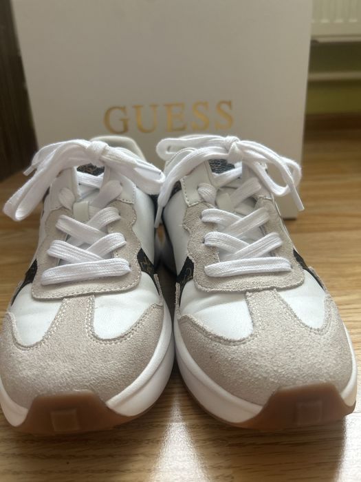 Обувки Guess LUCKEI 39 номер уголемени