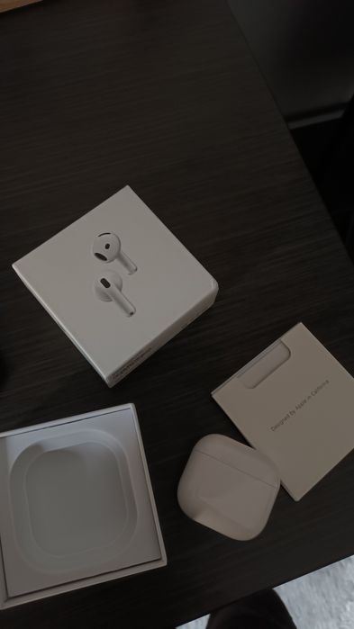 Apple Airpods 4.
