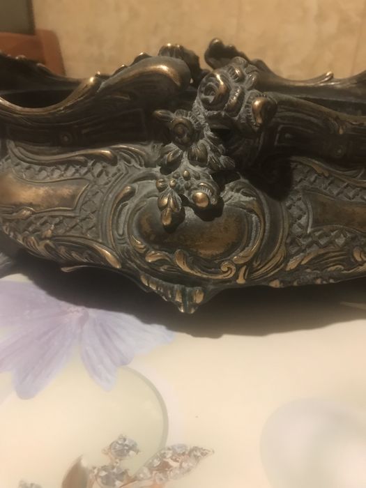 Jardiniera din bronz