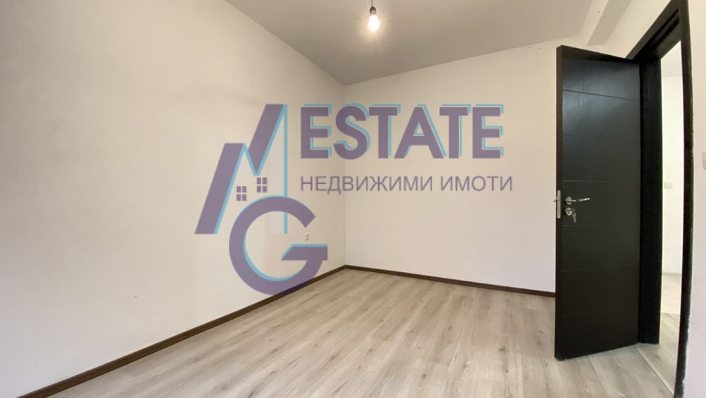 Двустаен апартамент със собствен двор 30 кв.м. в затворен комплекс
