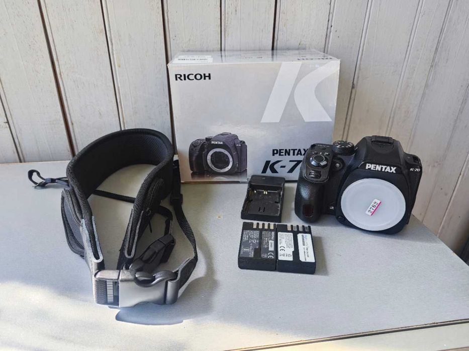 Pentax K-70 Тяло + ръчен обектив и аксесоари