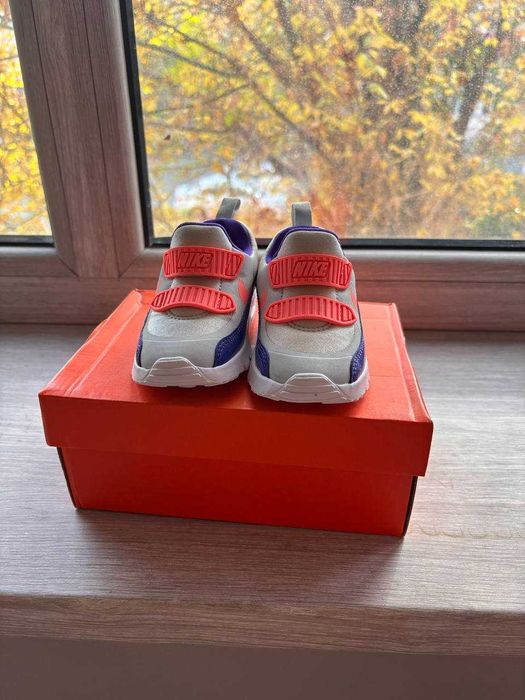 Nike детские кроссовки. Размер 23 цена 200 000