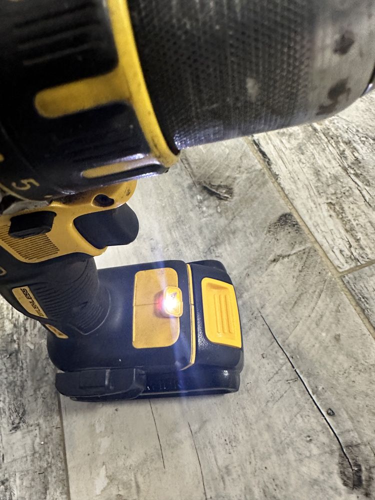 Filetanta Dewalt DCD790