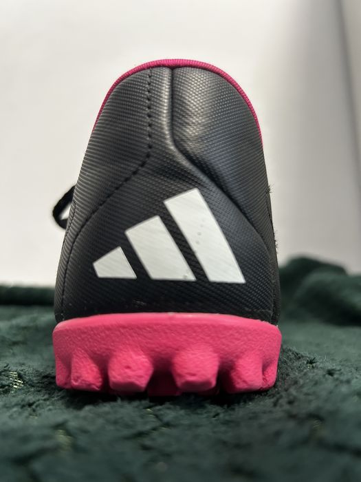 Vând ghete fotbal adidas predator