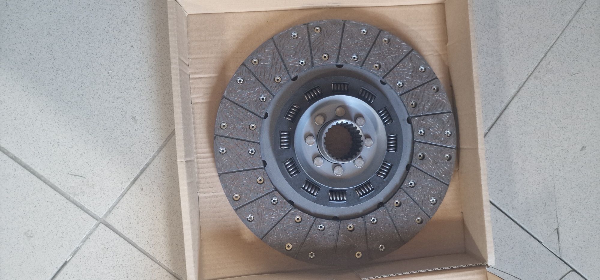 Disc ambreiaj tractor fiat diametru 310 mm sau 280 mm z11 si z12 dinti