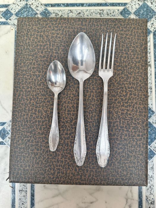 Набор ложек и вилок