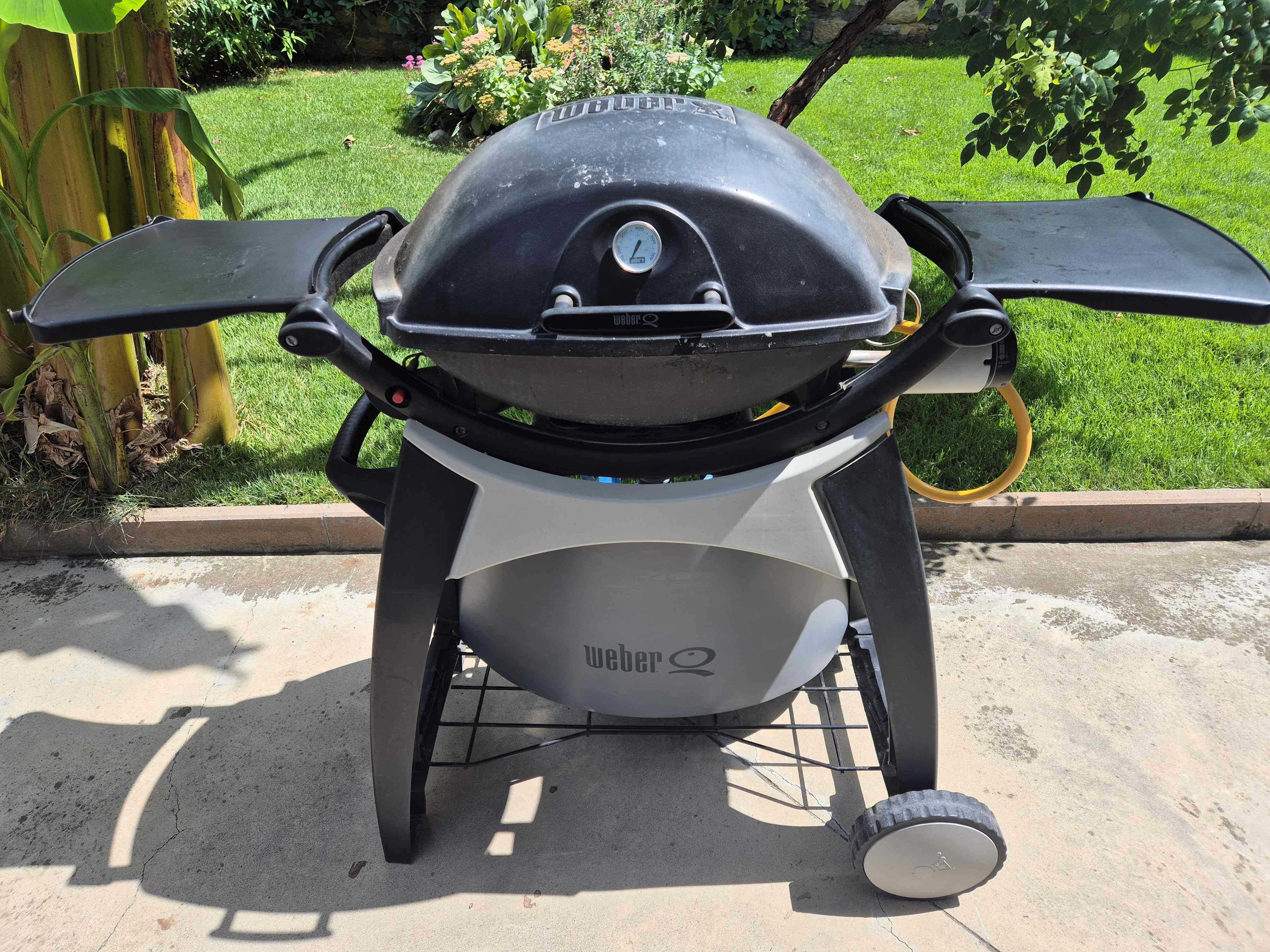 Weber Q2000 + маса и бутилка
