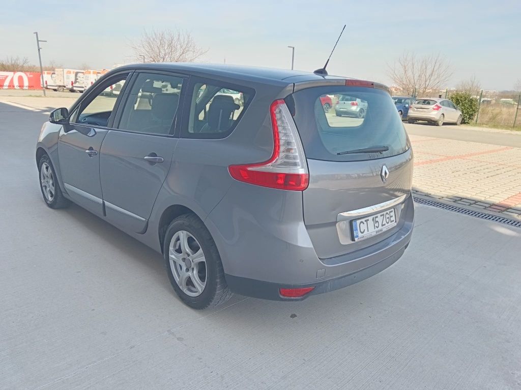 Vând Renault Grand Scenic 2013 in stare buna.