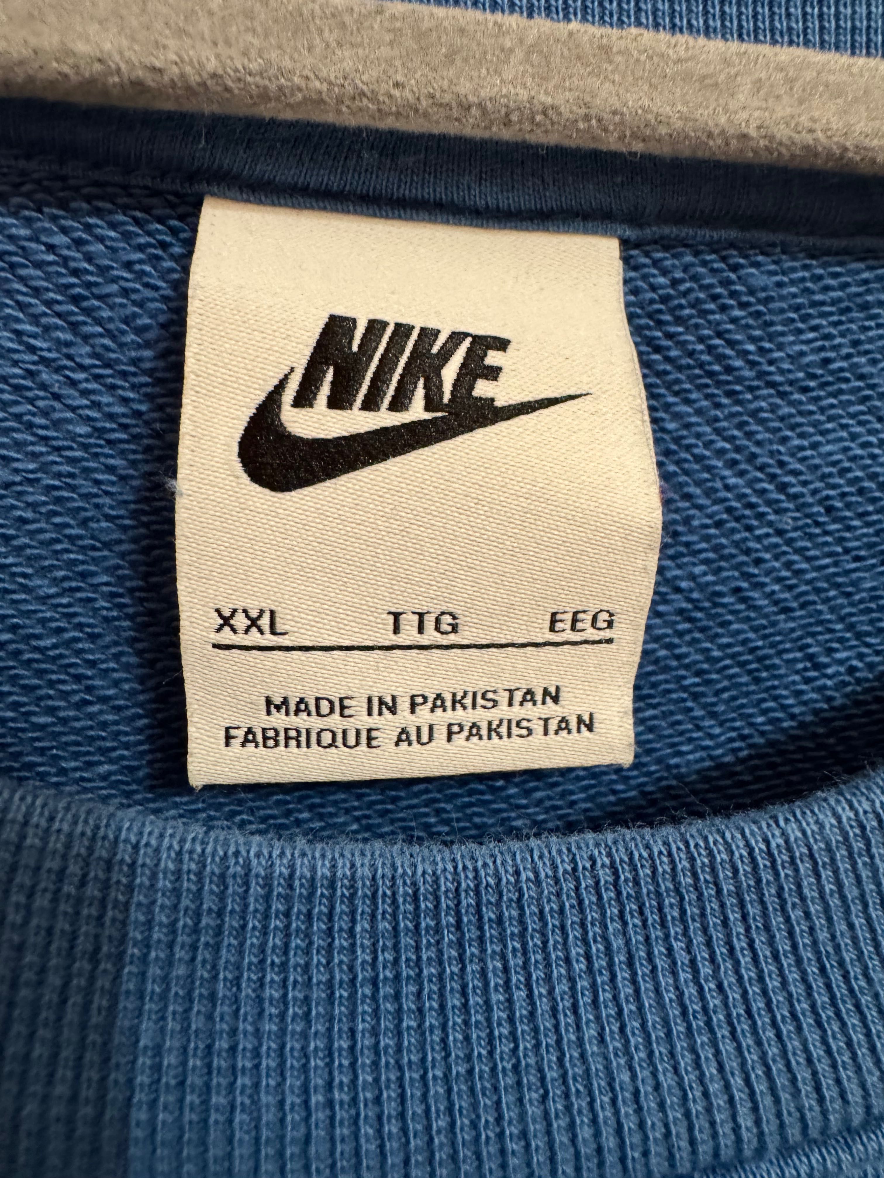 2 броя NIKE Sportswear Taped Longsleeve.