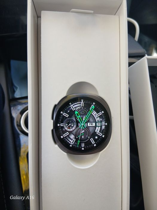 Продам смарт часы Galaxy Watch 8 LTE в отличном состоянии  100000 тен